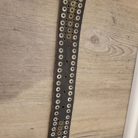 Will leather goods studded belt - Picture 7 of 9
